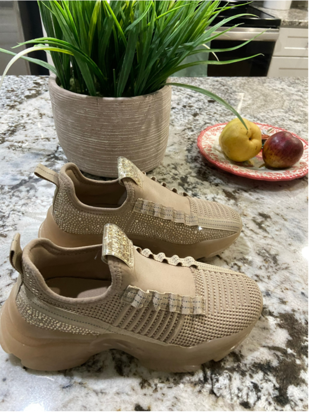 Steve Madden gold glitter sneakers size 3M - Picture 3 of 5